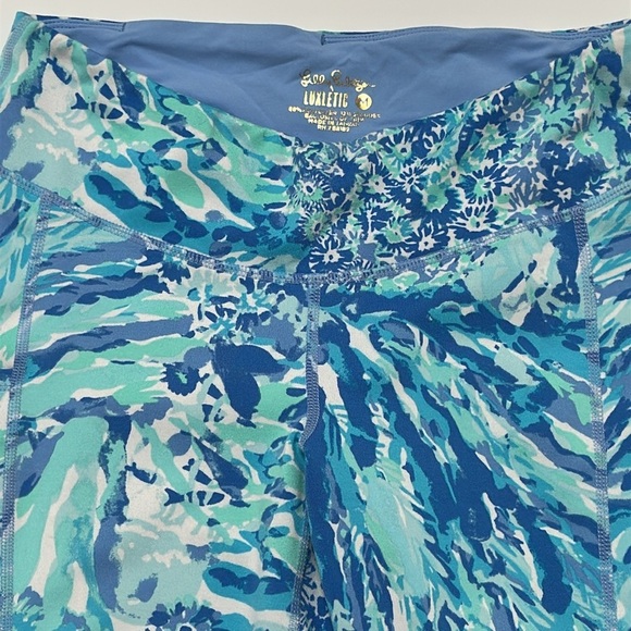 Lilly Pulitzer Lucretia Weekender Crop Leggings UPF 50 + Medium - Picture 4 of 8